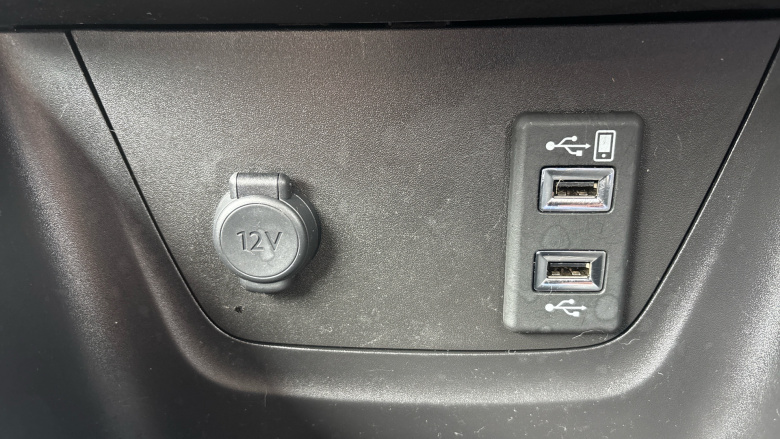 Vauxhall Crossland X 1.2T ecoTec [110] Tech Line Nav 5dr [6 Spd] [S/S] Petrol Hatchback